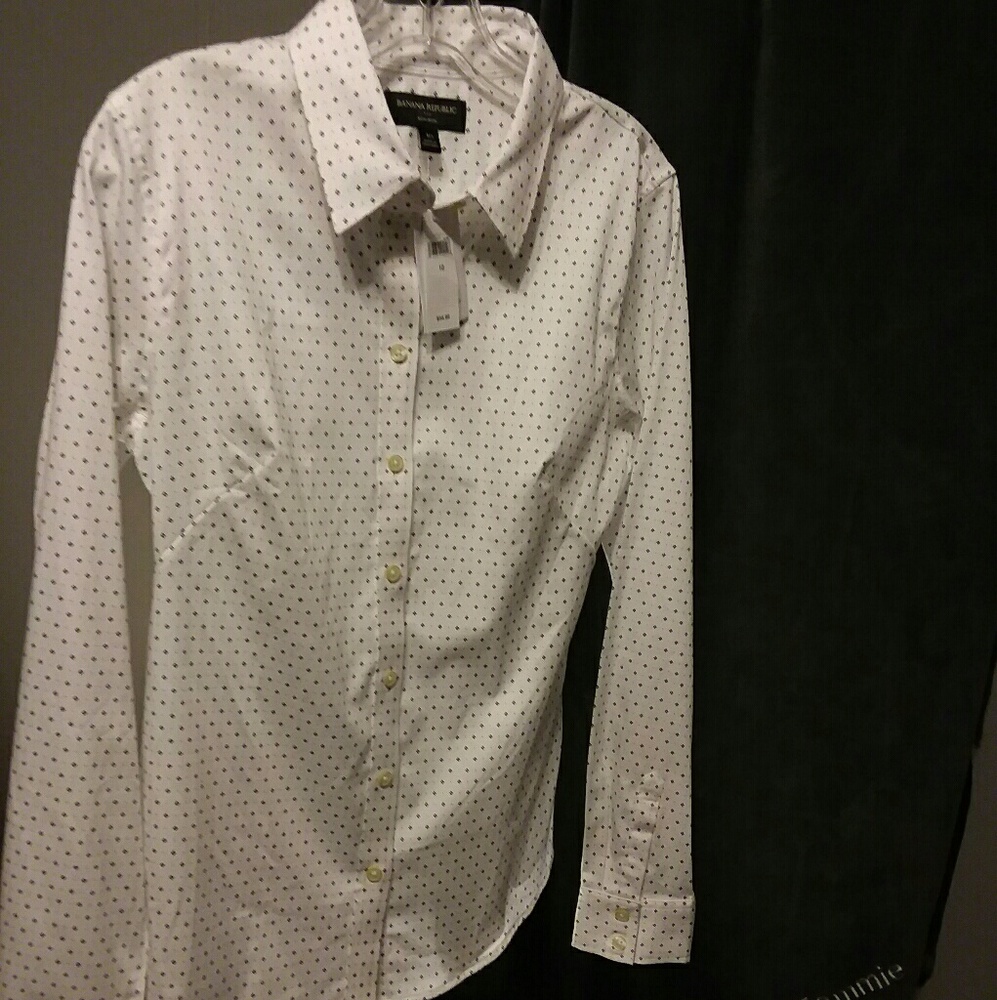 🙉🙈🙊Price Drop on BananRepublic non iron shirt.